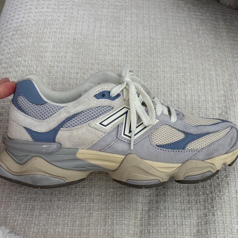 New Balance Women's Cream and Light Blue Retro Runner - Picture 3 of 6